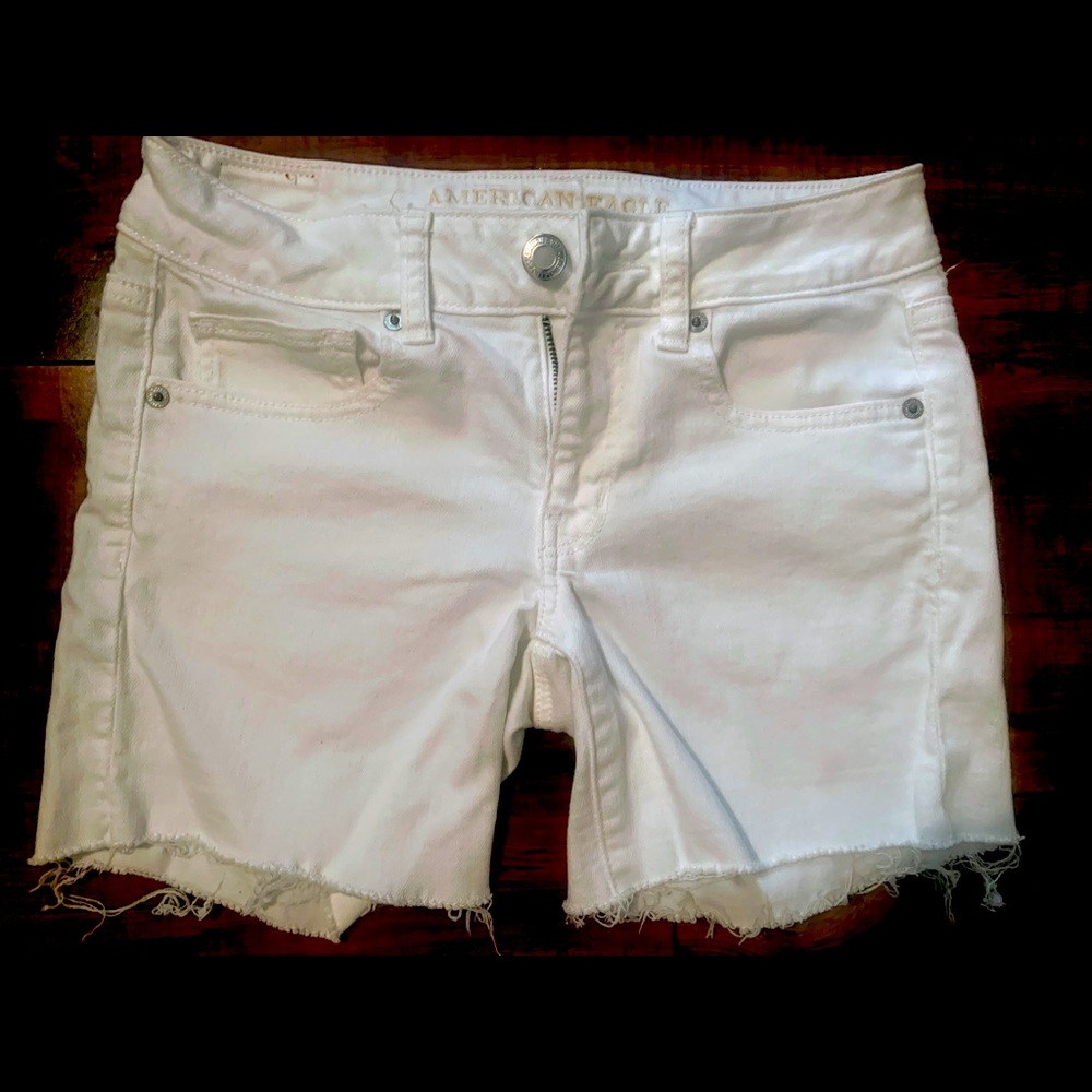 AE stretched confortable white shorts